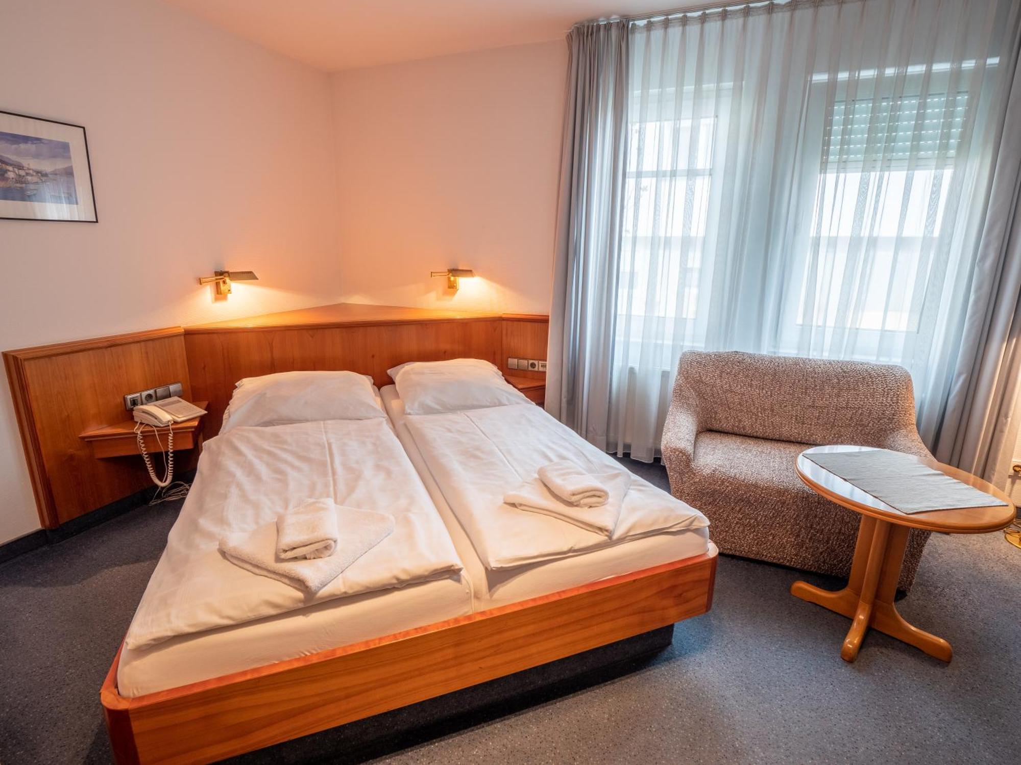 Hotel Pflum Mit Gaestehaus Нюртинген Номер фото