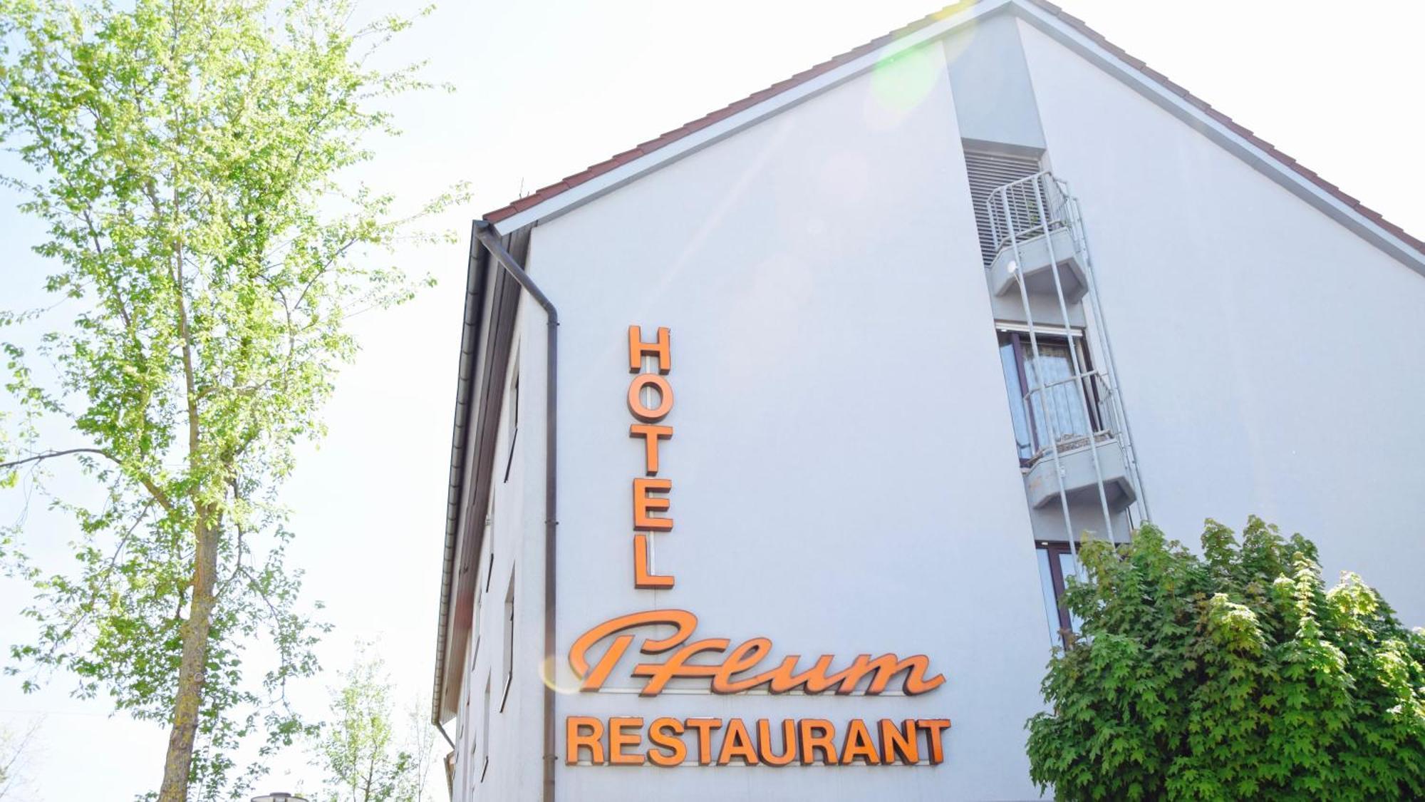 Hotel Pflum Mit Gaestehaus Нюртинген Экстерьер фото